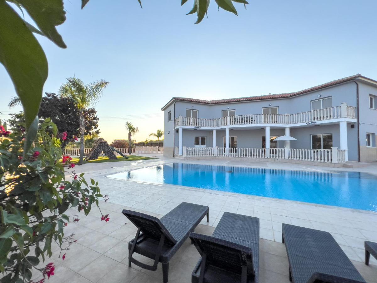 Grand Villa Lynn Seaview Aya Napa Dış mekan fotoğraf