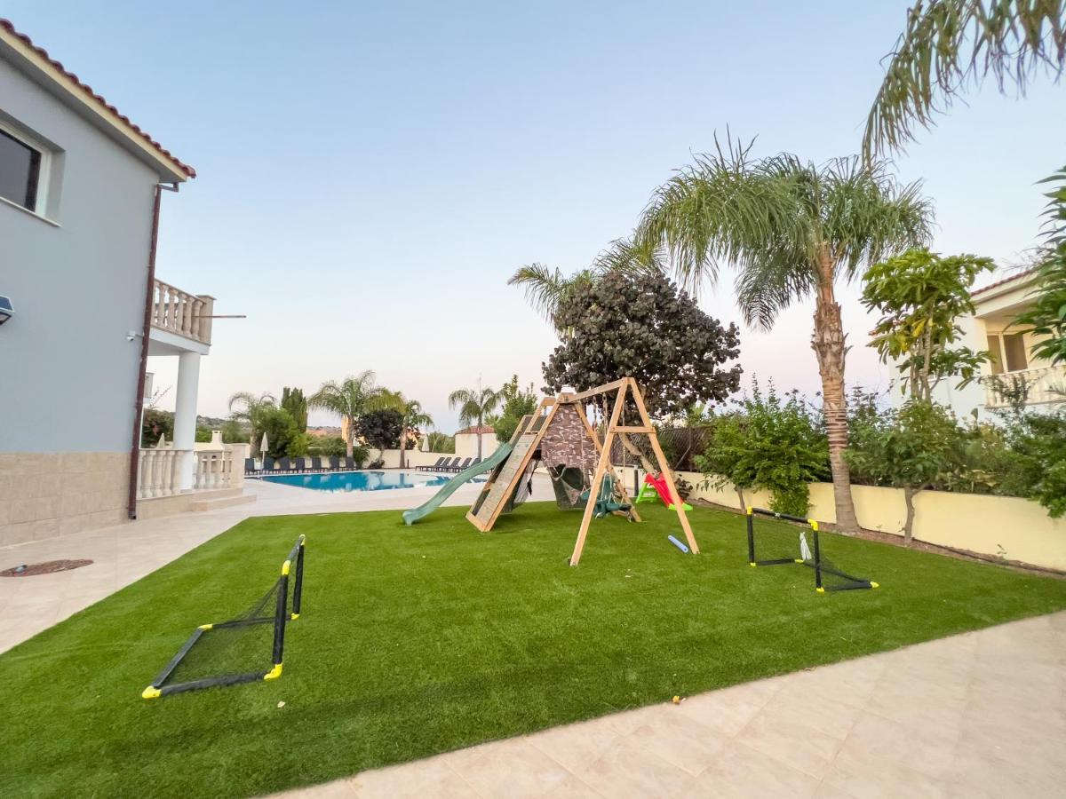 Grand Villa Lynn Seaview Aya Napa Dış mekan fotoğraf
