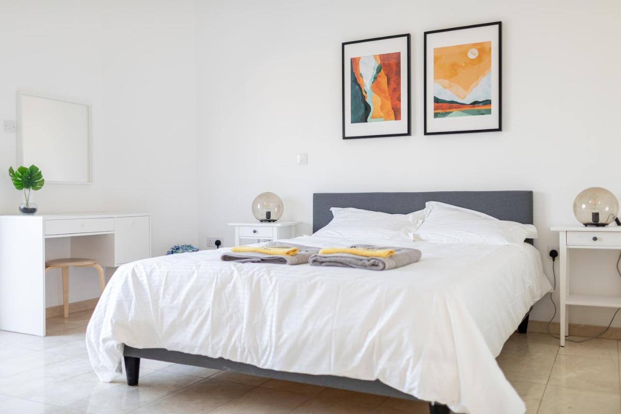 Grand Villa Lynn Seaview Aya Napa Dış mekan fotoğraf
