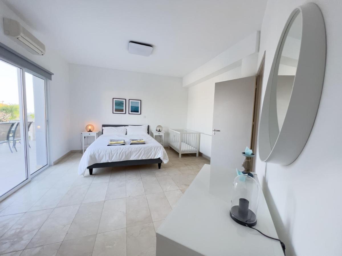 Grand Villa Lynn Seaview Aya Napa Dış mekan fotoğraf