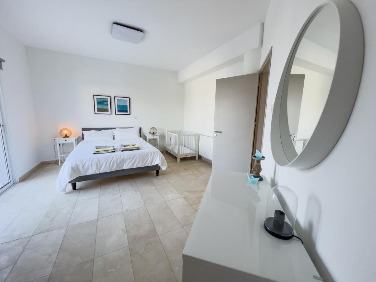 Grand Villa Lynn Seaview Aya Napa Dış mekan fotoğraf