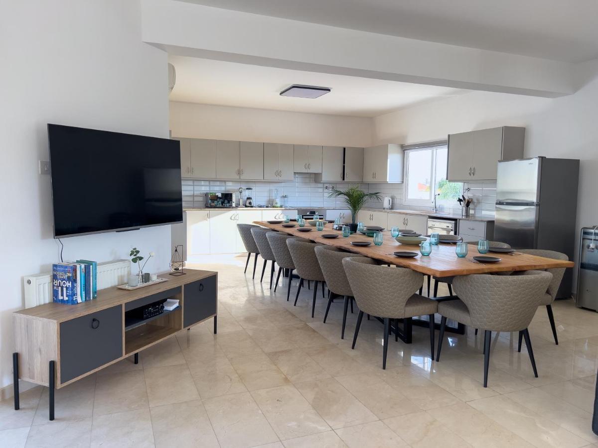 Grand Villa Lynn Seaview Aya Napa Dış mekan fotoğraf