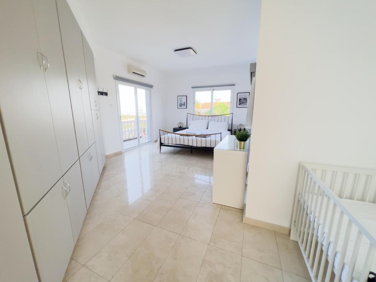 Grand Villa Lynn Seaview Aya Napa Dış mekan fotoğraf