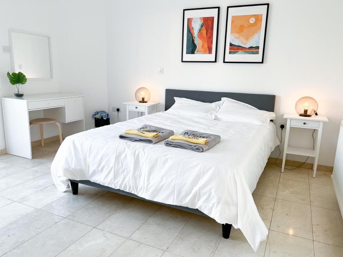 Grand Villa Lynn Seaview Aya Napa Dış mekan fotoğraf