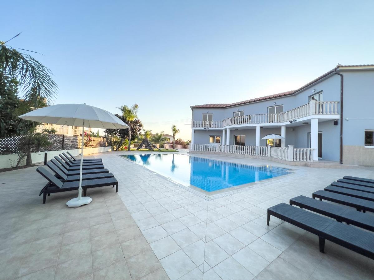 Grand Villa Lynn Seaview Aya Napa Dış mekan fotoğraf