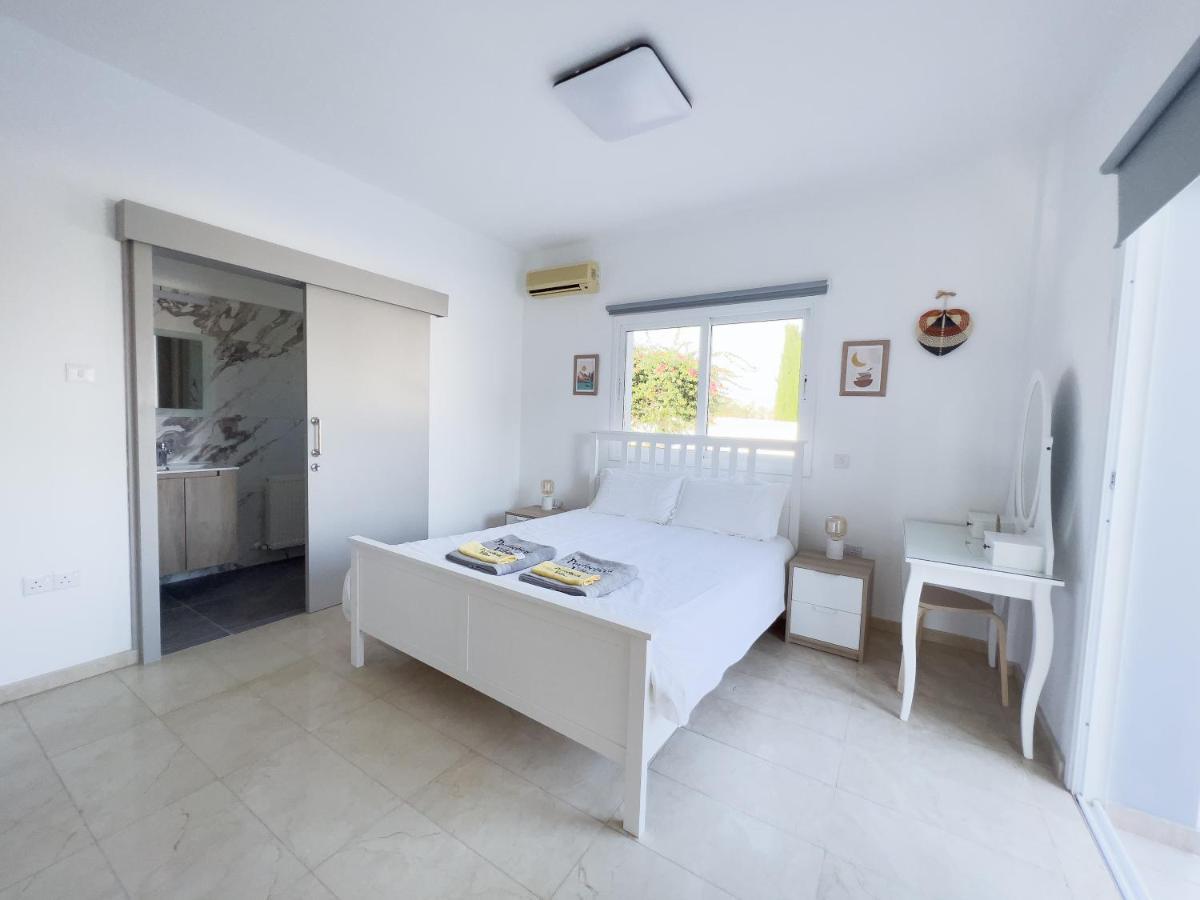 Grand Villa Lynn Seaview Aya Napa Dış mekan fotoğraf