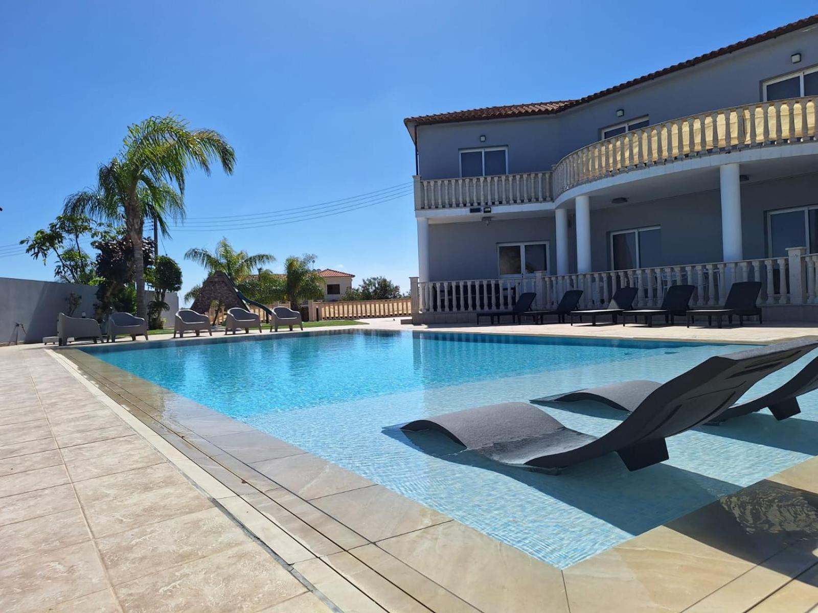 Grand Villa Lynn Seaview Aya Napa Dış mekan fotoğraf
