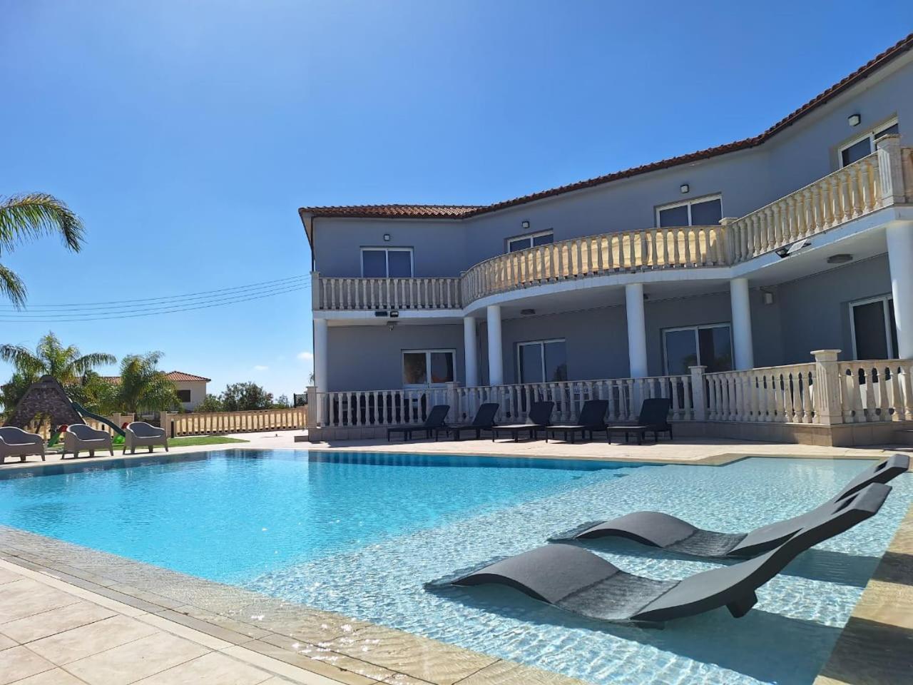Grand Villa Lynn Seaview Aya Napa Dış mekan fotoğraf